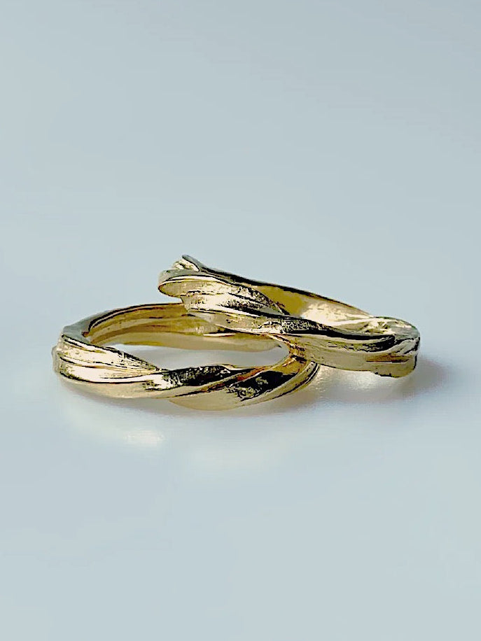intertwined torsed wedding ring 18 karat gold gevlochten