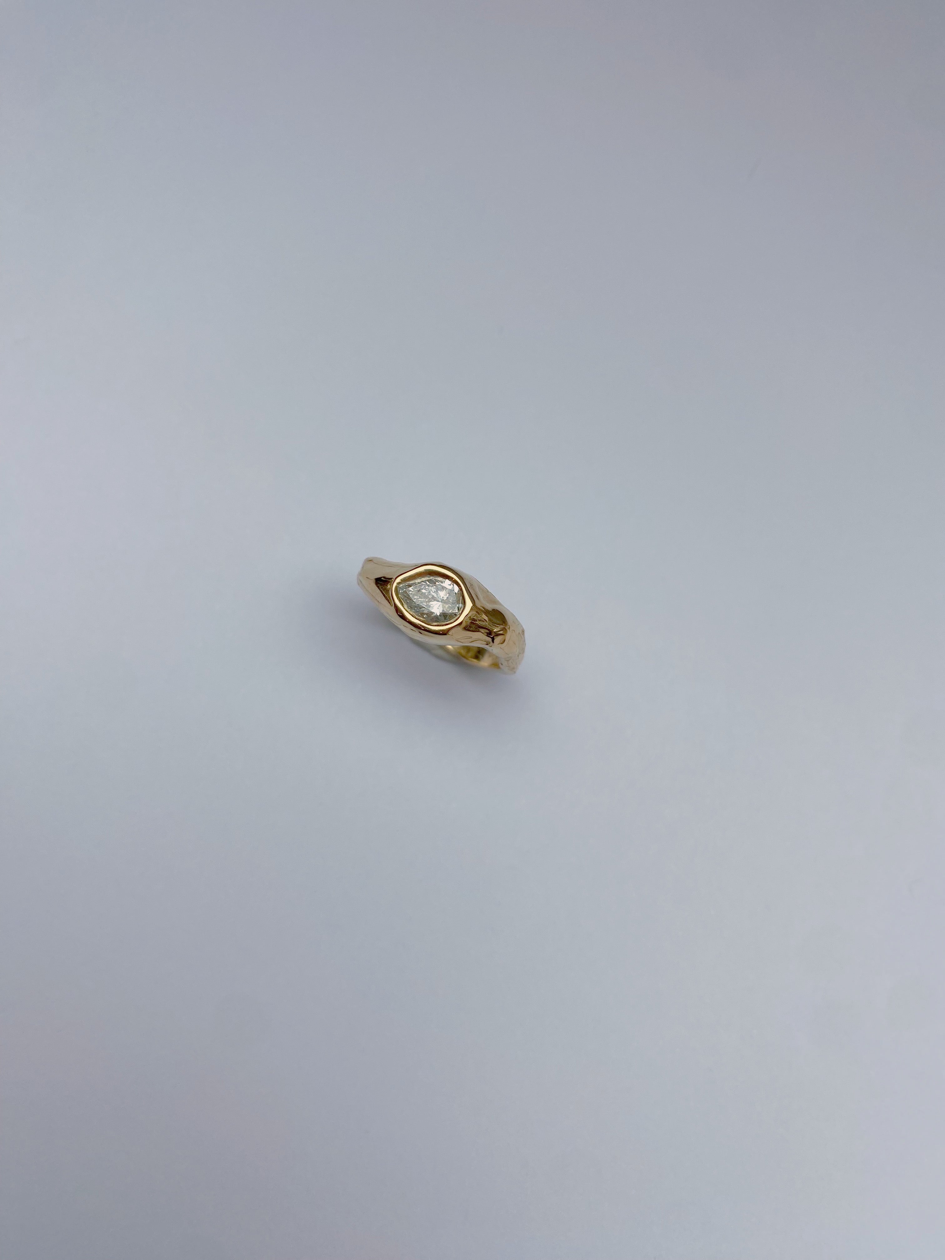Ring 18k gold with diamond VIII