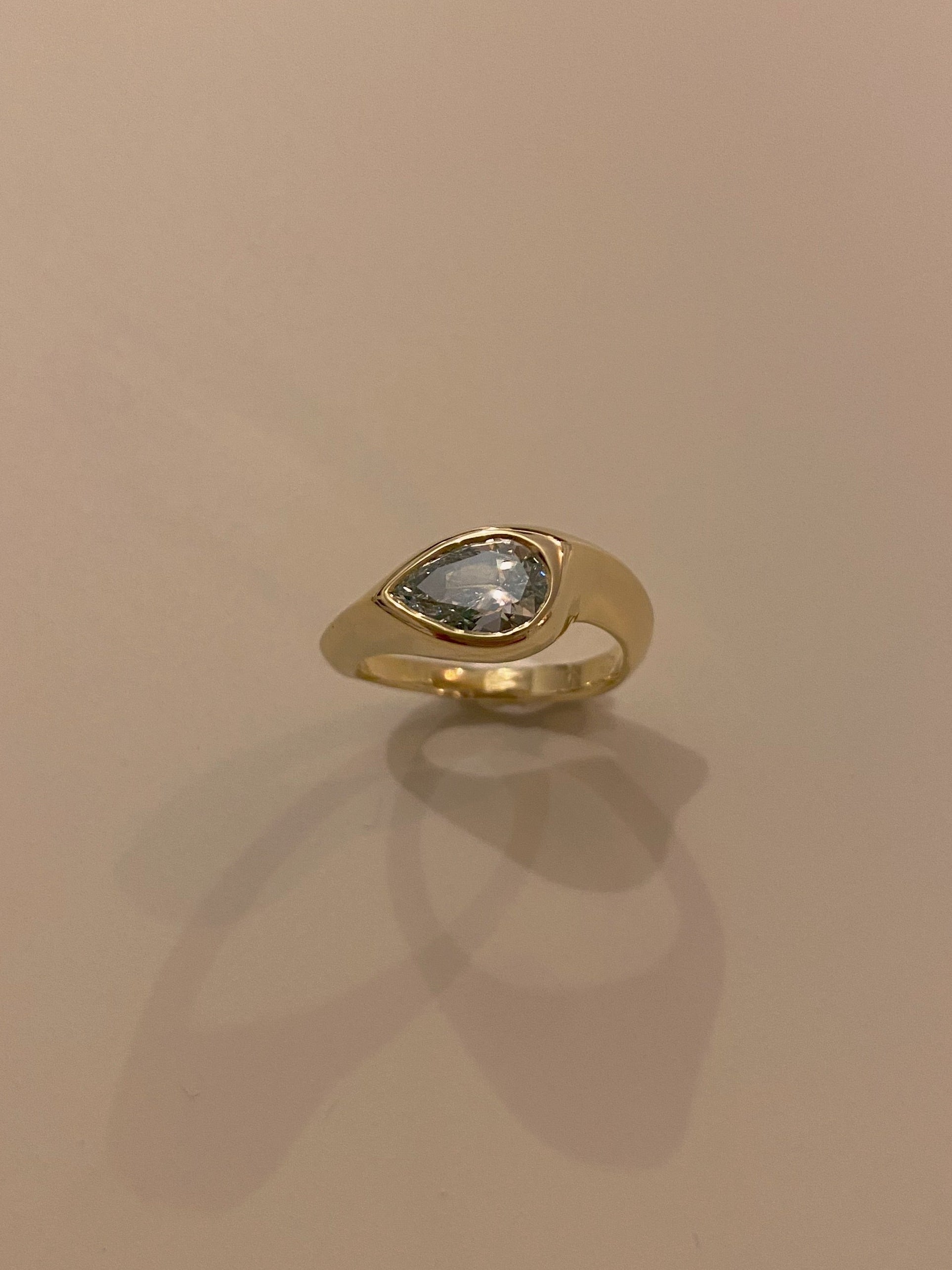 Ring 18k gold with diamond IX