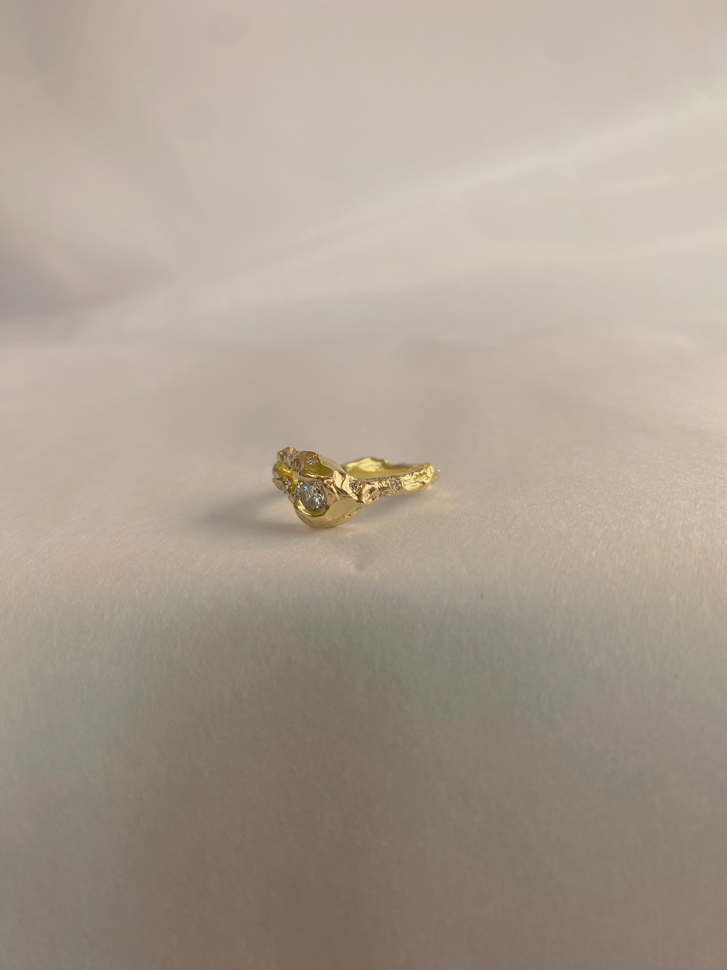 Ring 18k gold with diamond X