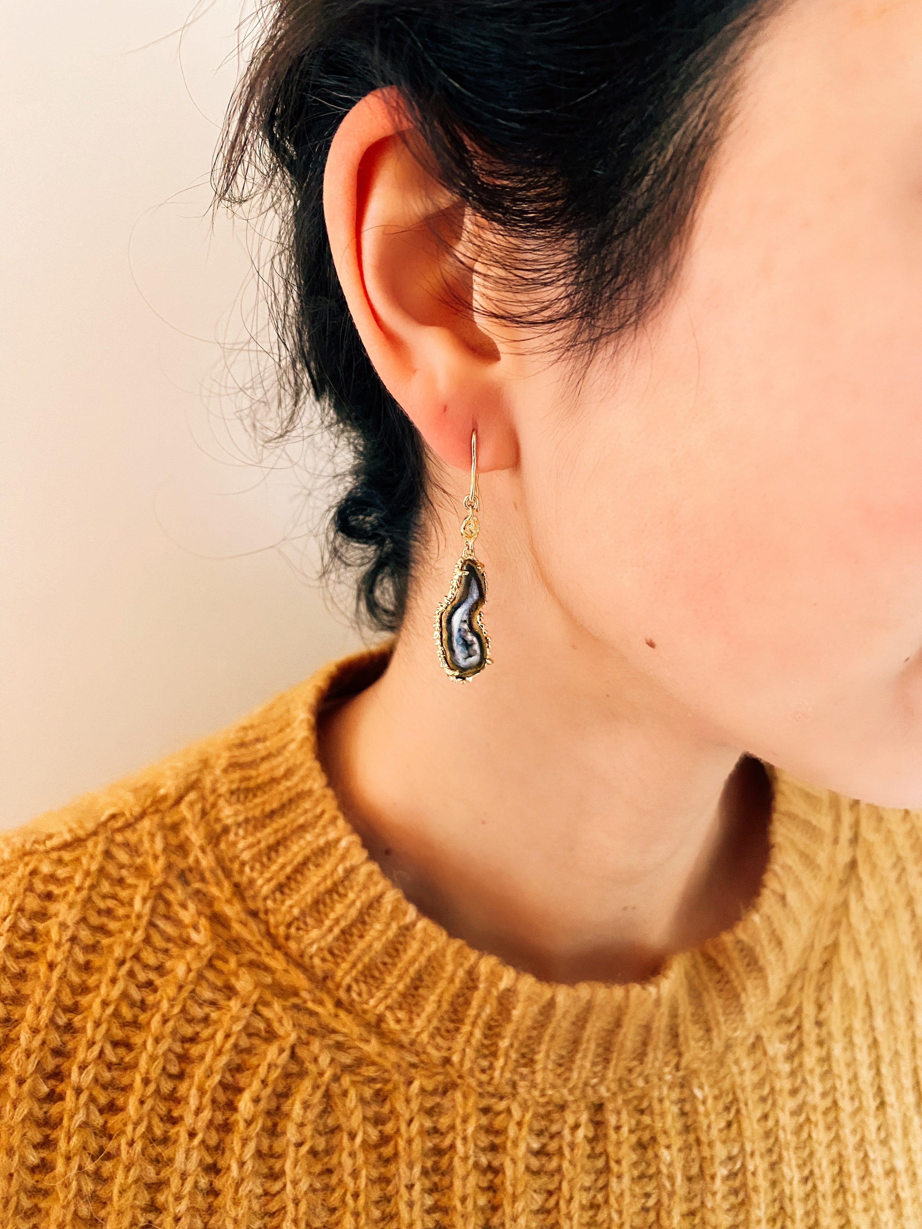 18 karat gold agate and sapphire earrings