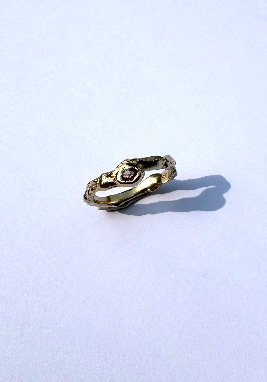 Ring 18 karat gold and sapphire III