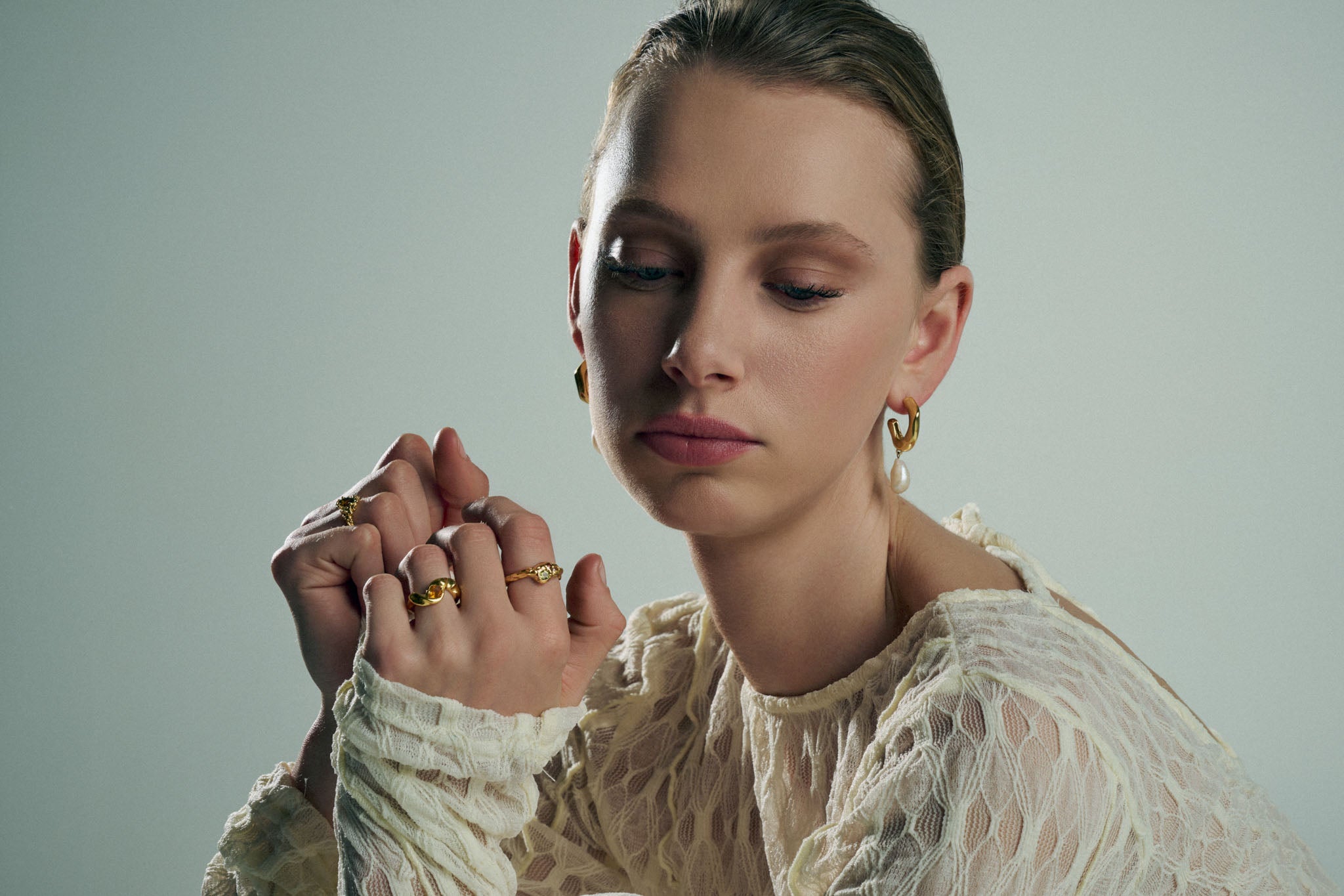 Ring 18 karat gold with diamond, peridot and sapphire