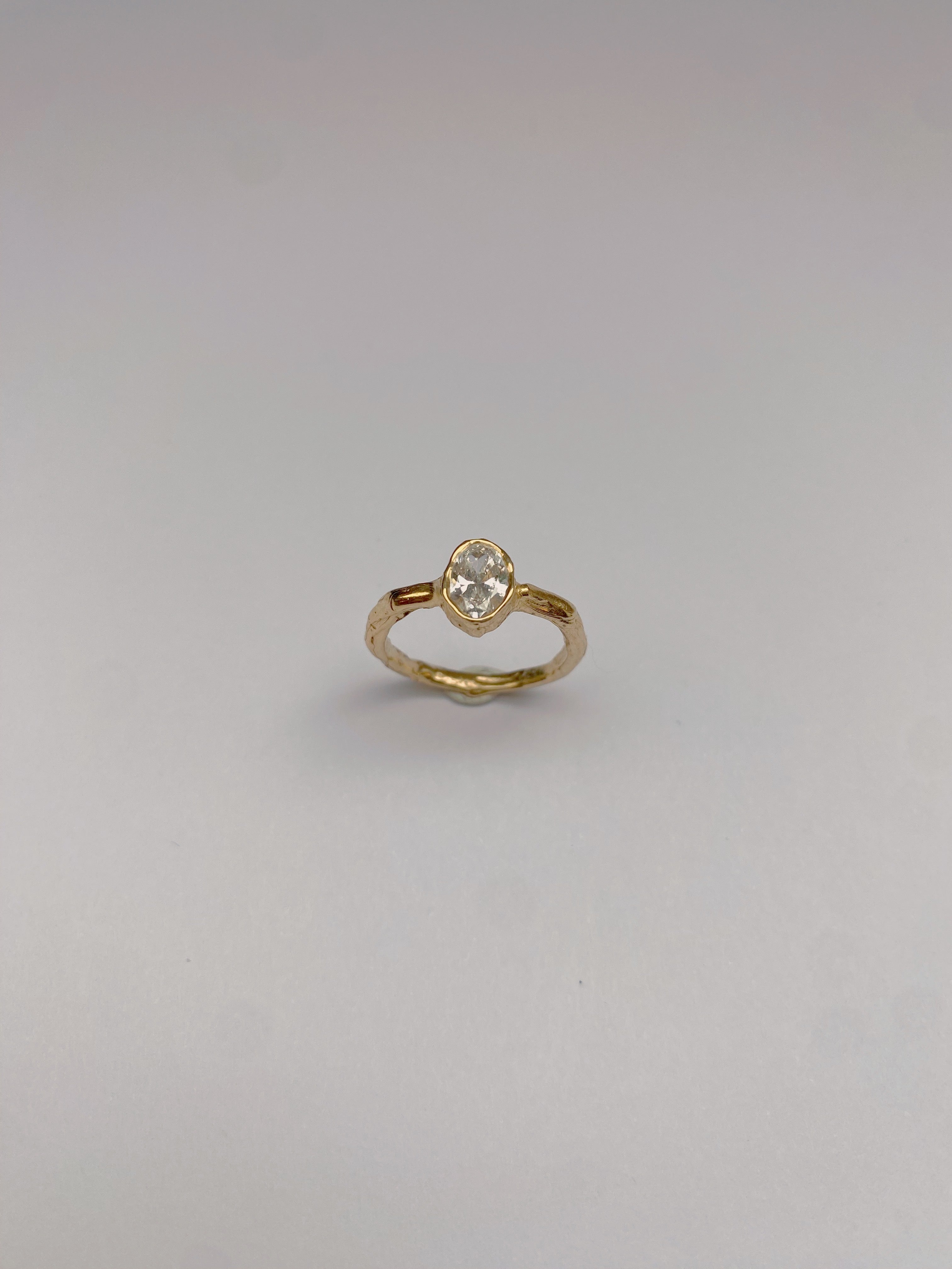 Ring 18k gold with diamond VII