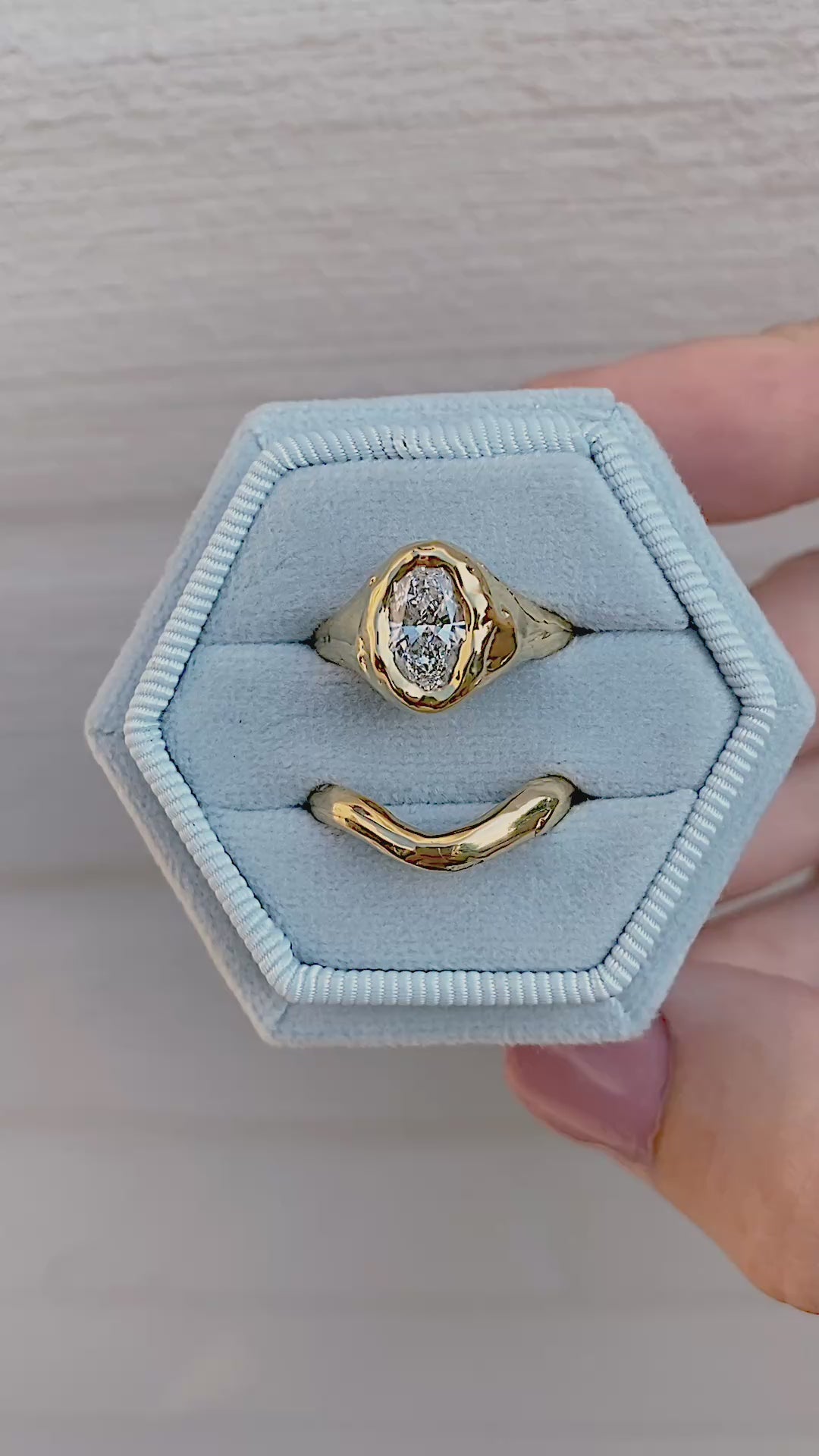 Engagement and wedding ring set 18 karat gold with 1 carat oval diamond