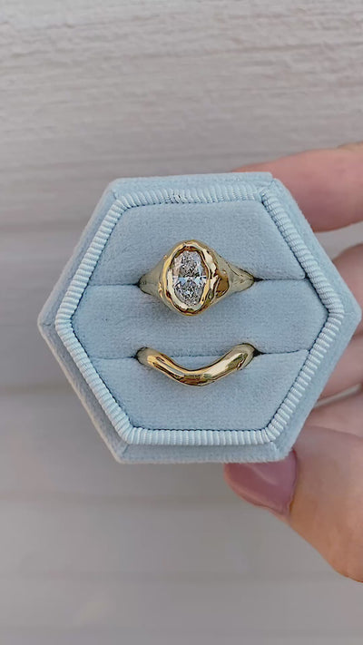 Engagement and wedding ring set 18 karat gold with 1 carat oval diamond
