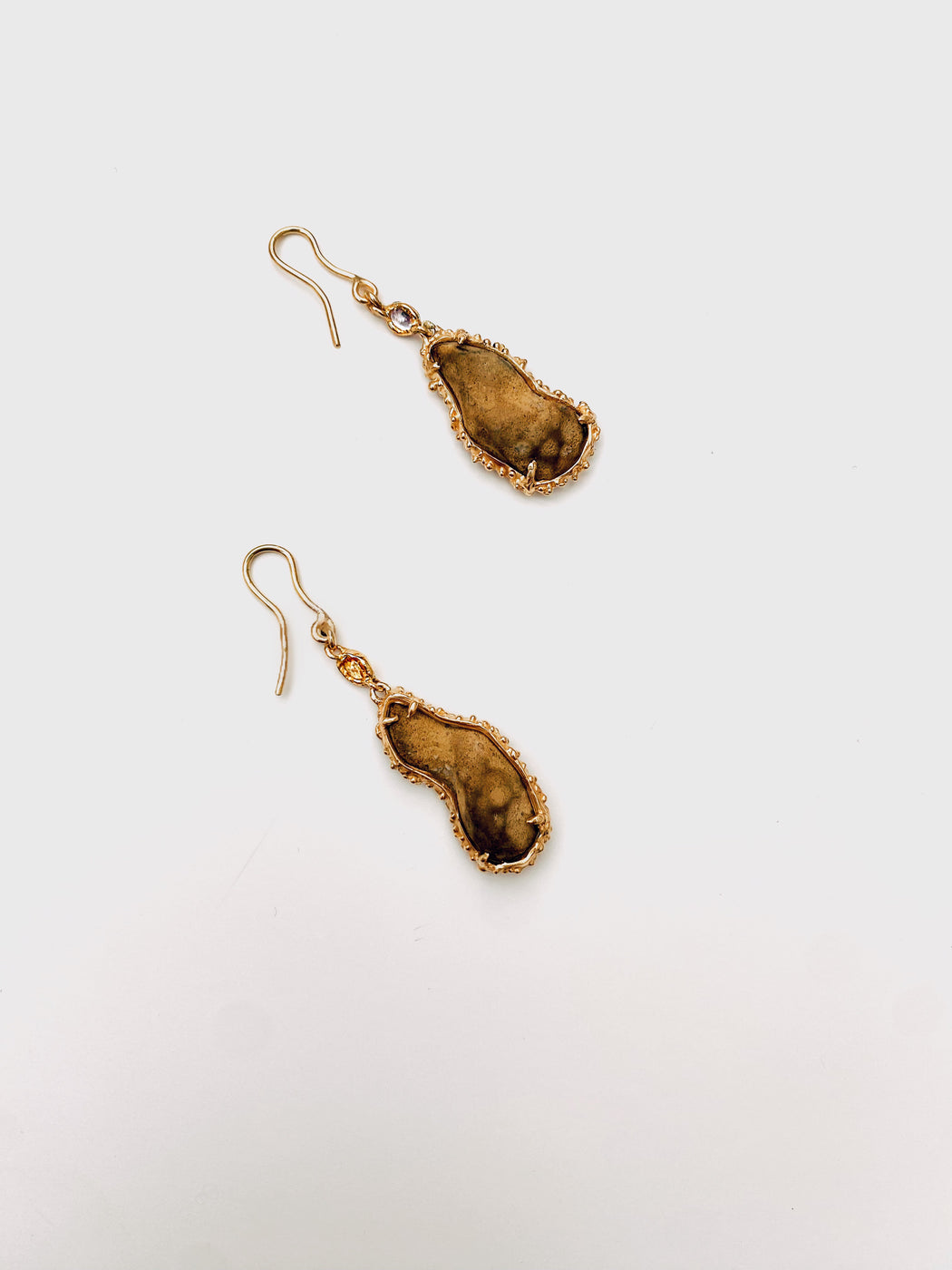 18 karat gold agate and sapphire earrings