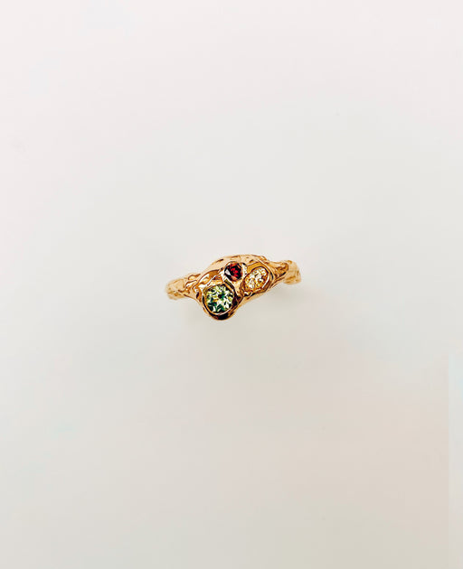 Ring 18k gold with diamond, peridot and sapphire