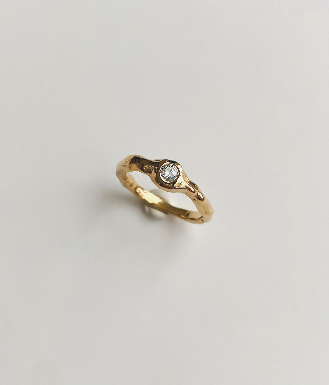 Ring 18k gold with diamond II