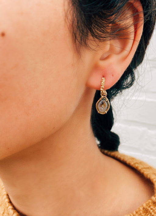 18 karat gold agate earring