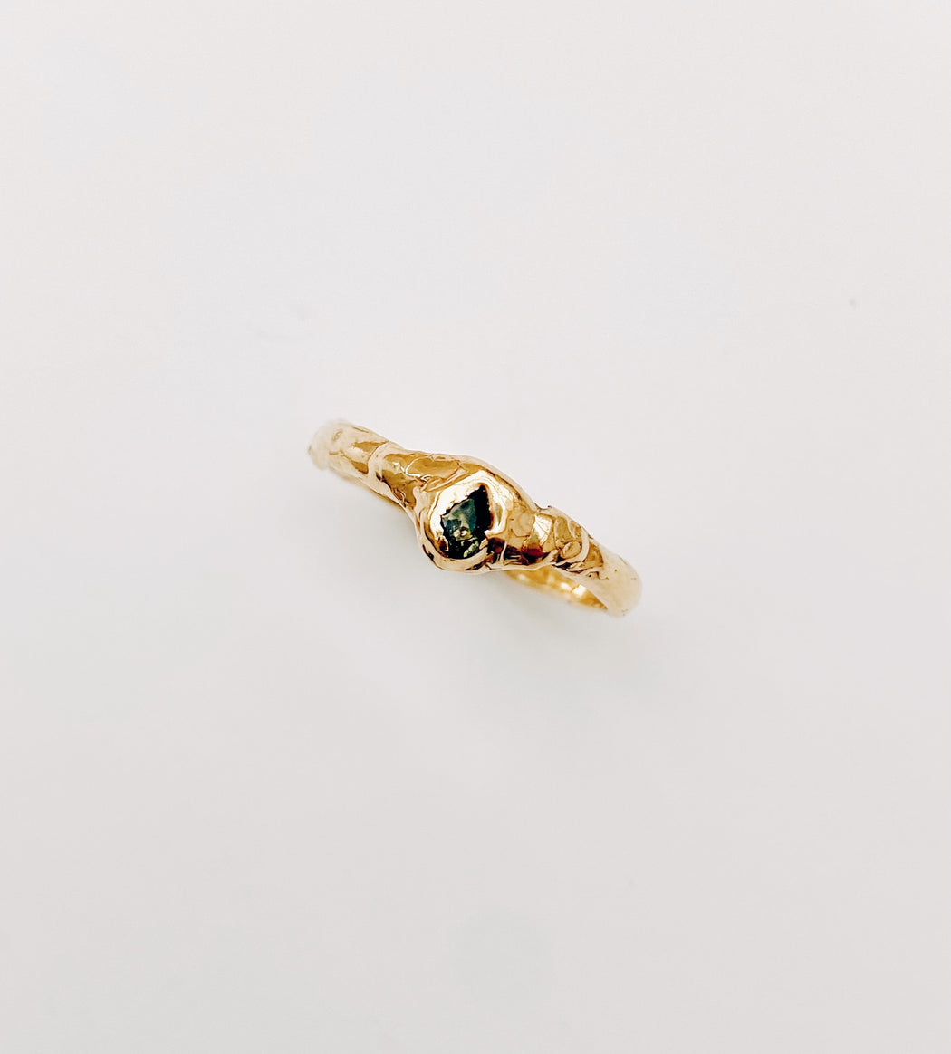 Ring 18 karat gold and sapphire I
